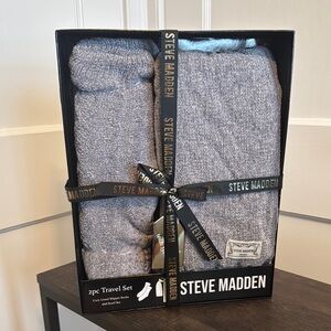 Steve Madden Socks & Scarf 2 pc Set NWT